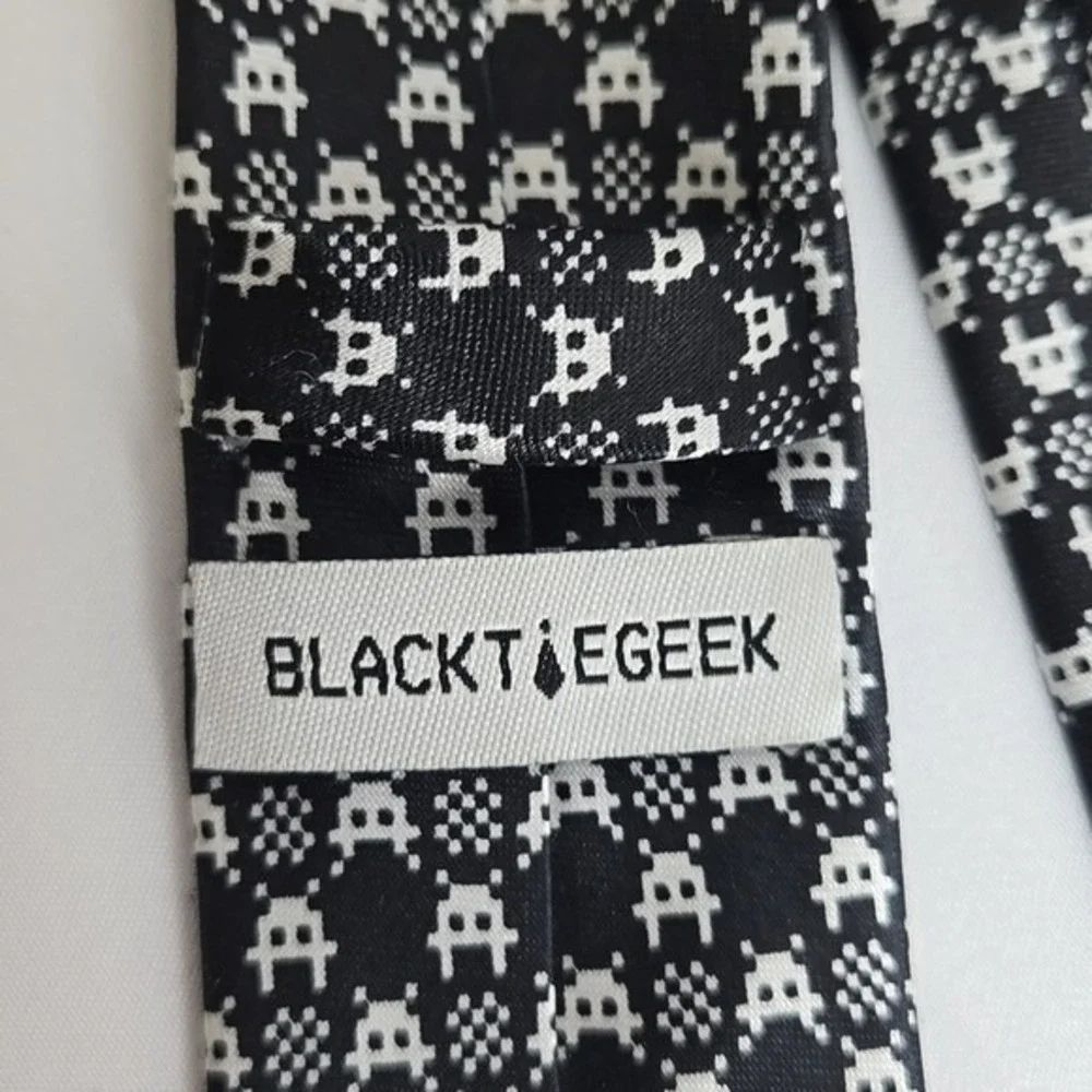 Black Tie Geek Space Invaders‎ Arcade Game Tie